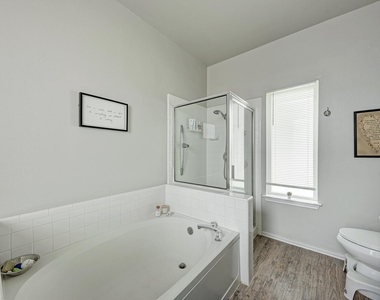 922 Thackeray Ln - Photo Thumbnail 21
