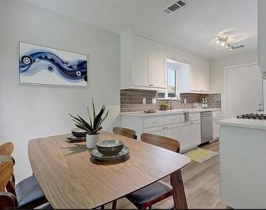 3211 Kittyhawk Cv - Photo Thumbnail 7
