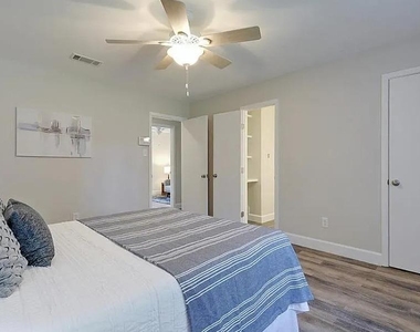 3211 Kittyhawk Cv - Photo Thumbnail 16