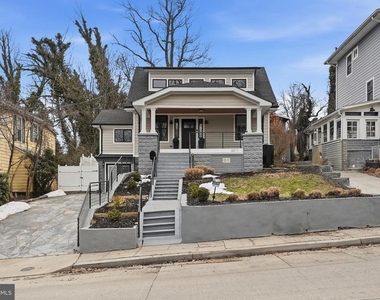 2211 Franklin Street Ne - Photo Thumbnail 1