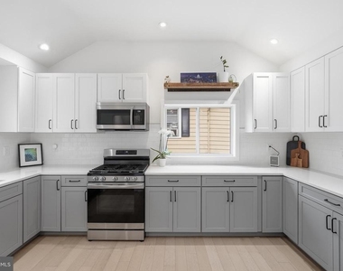 2211 Franklin Street Ne - Photo Thumbnail 15