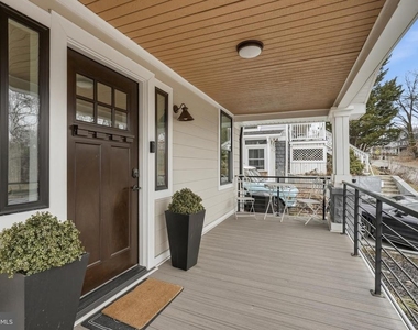 2211 Franklin Street Ne - Photo Thumbnail 3