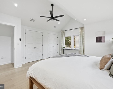 2211 Franklin Street Ne - Photo Thumbnail 23