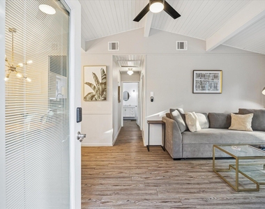 211 Lessin Ln - Photo Thumbnail 4