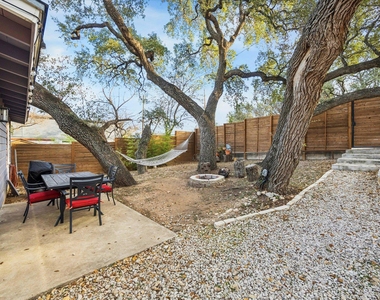 211 Lessin Ln - Photo Thumbnail 2