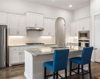 308 Milano Dr - Photo Thumbnail 4