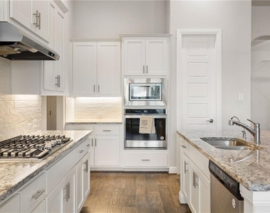 308 Milano Dr - Photo Thumbnail 5
