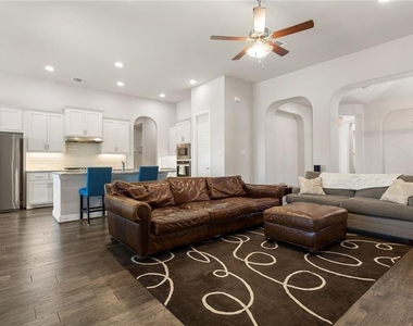 308 Milano Dr - Photo Thumbnail 10