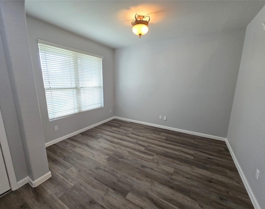 18809 Mangan Way - Photo Thumbnail 9