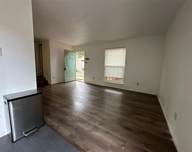 6003 Cougar Dr - Photo Thumbnail 3