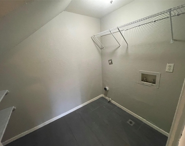 6003 Cougar Dr - Photo Thumbnail 17