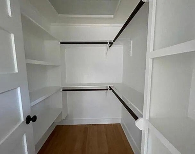 5711 Tura Ln - Photo Thumbnail 6