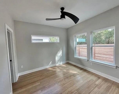 5711 Tura Ln - Photo Thumbnail 7