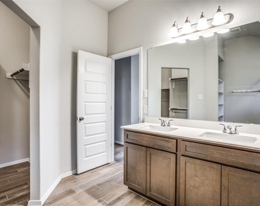 225 Trailside Ln - Photo Thumbnail 4