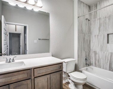 225 Trailside Ln - Photo Thumbnail 8