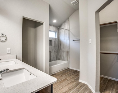 225 Trailside Ln - Photo Thumbnail 5