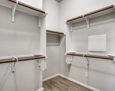 225 Trailside Ln - Photo Thumbnail 6