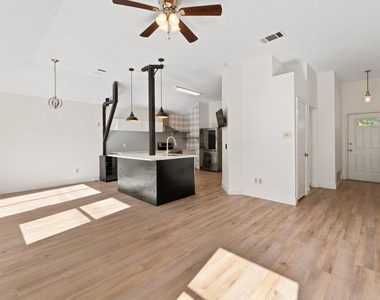 12501 Fallen Tower Ln - Photo Thumbnail 4