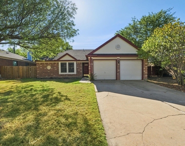12501 Fallen Tower Ln - Photo Thumbnail 2