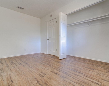 5006 Brighton Rd - Photo Thumbnail 13