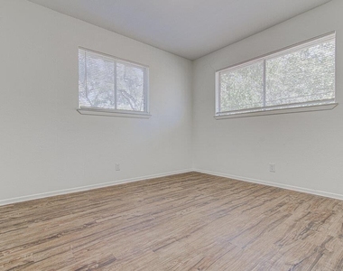 5006 Brighton Rd - Photo Thumbnail 8