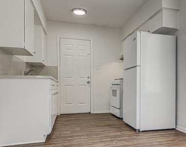 5006 Brighton Rd - Photo Thumbnail 5