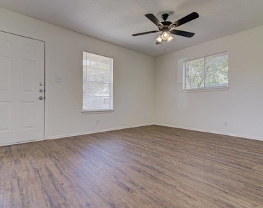 5006 Brighton Rd - Photo Thumbnail 3