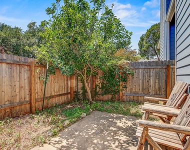 1010 Rundberg Ln - Photo Thumbnail 15
