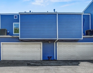 1010 Rundberg Ln - Photo Thumbnail 24