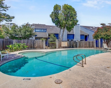 1010 Rundberg Ln - Photo Thumbnail 19