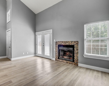 1010 Rundberg Ln - Photo Thumbnail 4