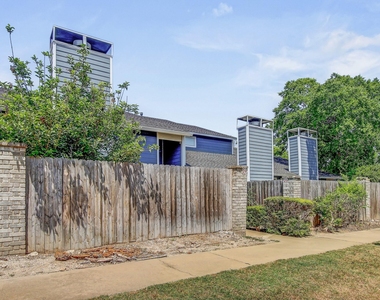 1010 Rundberg Ln - Photo Thumbnail 18