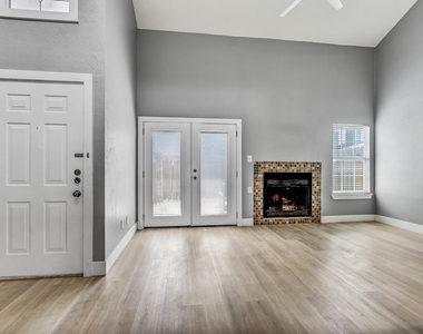 1010 Rundberg Ln - Photo Thumbnail 5