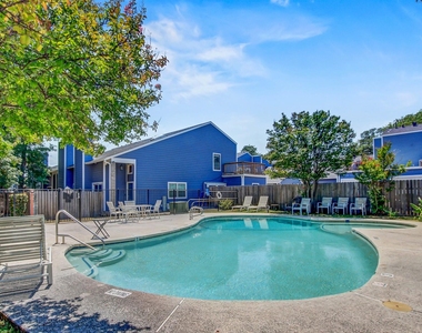 1010 Rundberg Ln - Photo Thumbnail 20
