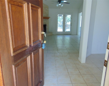 805 Barton Creek Dr - Photo Thumbnail 2