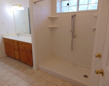 805 Barton Creek Dr - Photo Thumbnail 14