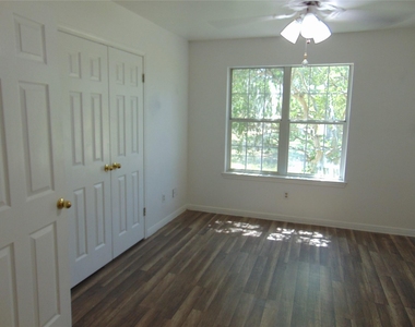 805 Barton Creek Dr - Photo Thumbnail 17