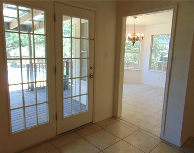 805 Barton Creek Dr - Photo Thumbnail 6