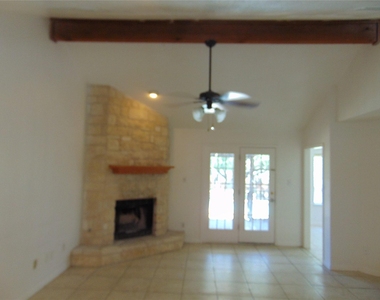 805 Barton Creek Dr - Photo Thumbnail 5
