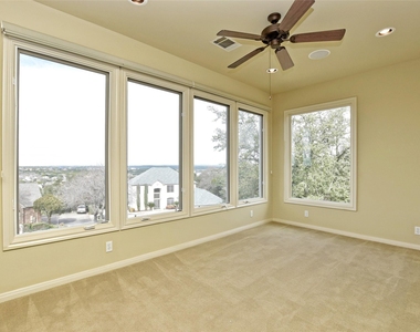 210 Clubhouse Dr - Photo Thumbnail 14