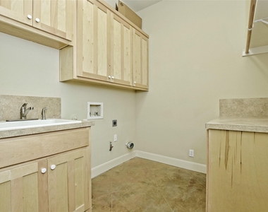 210 Clubhouse Dr - Photo Thumbnail 13