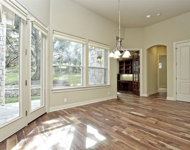 210 Clubhouse Dr - Photo Thumbnail 12