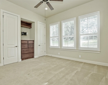 210 Clubhouse Dr - Photo Thumbnail 23