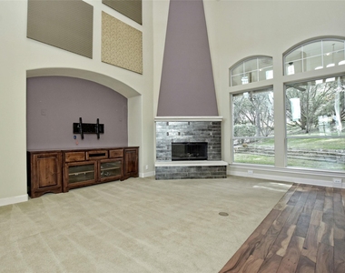 210 Clubhouse Dr - Photo Thumbnail 5