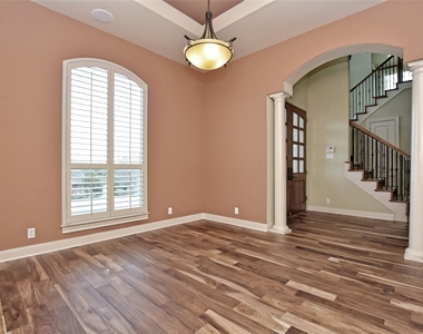 210 Clubhouse Dr - Photo Thumbnail 6