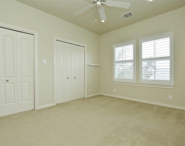 210 Clubhouse Dr - Photo Thumbnail 20