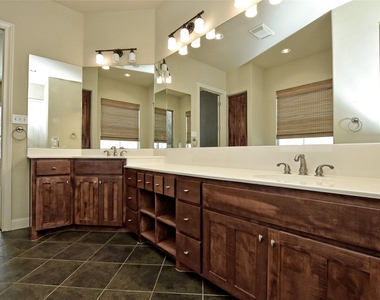 210 Clubhouse Dr - Photo Thumbnail 18