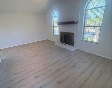 4009 Hillside Dr - Photo Thumbnail 3