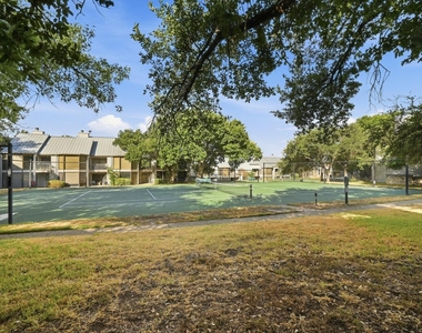 176 World Of Tennis Sq - Photo Thumbnail 23