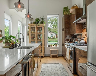 2507 Audubon Pl - Photo Thumbnail 2